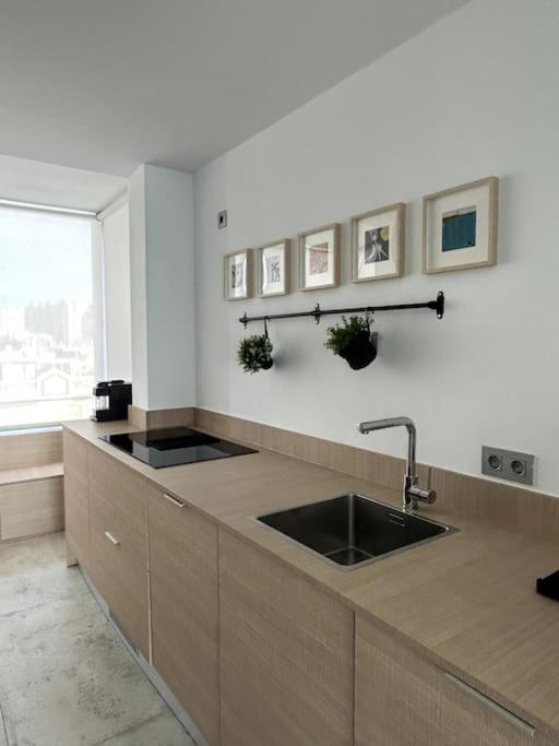 Moderno Y Completo Apartamento Frente Al Mar Малага Экстерьер фото